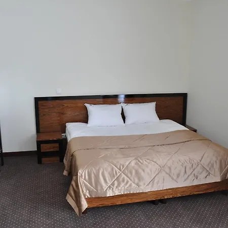 Hotel I Restauracja Różany Dwór 3*