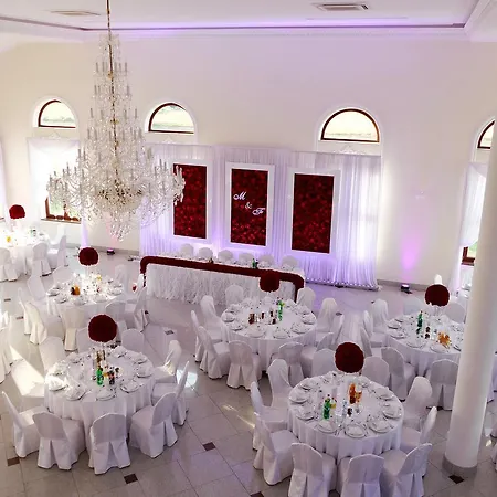 I Restauracja Różany Dwór Hotel 3*