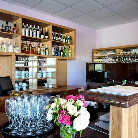 Hotel I Restauracja Różany Dwór 3*