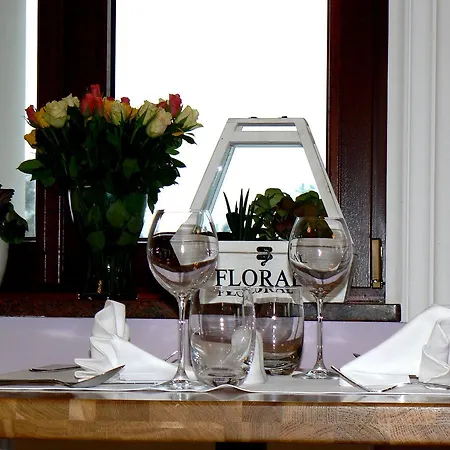 Hotel I Restauracja Różany Dwór