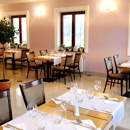 I Restauracja Różany Dwór Skrzeszew