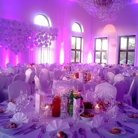 Hotel I Restauracja Różany Dwór